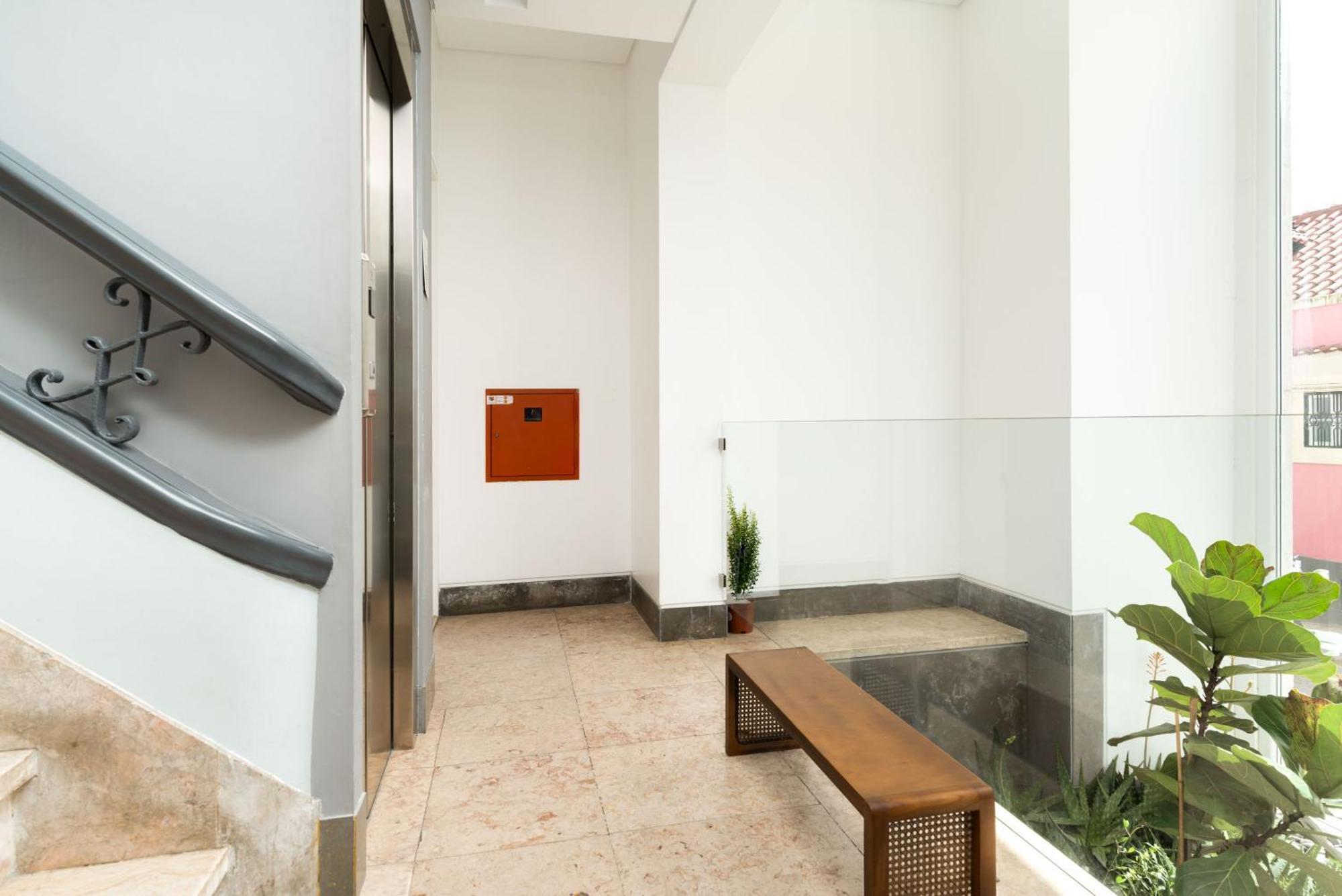 Limehome Lisbon Calcada Do Cardeal מראה חיצוני תמונה
