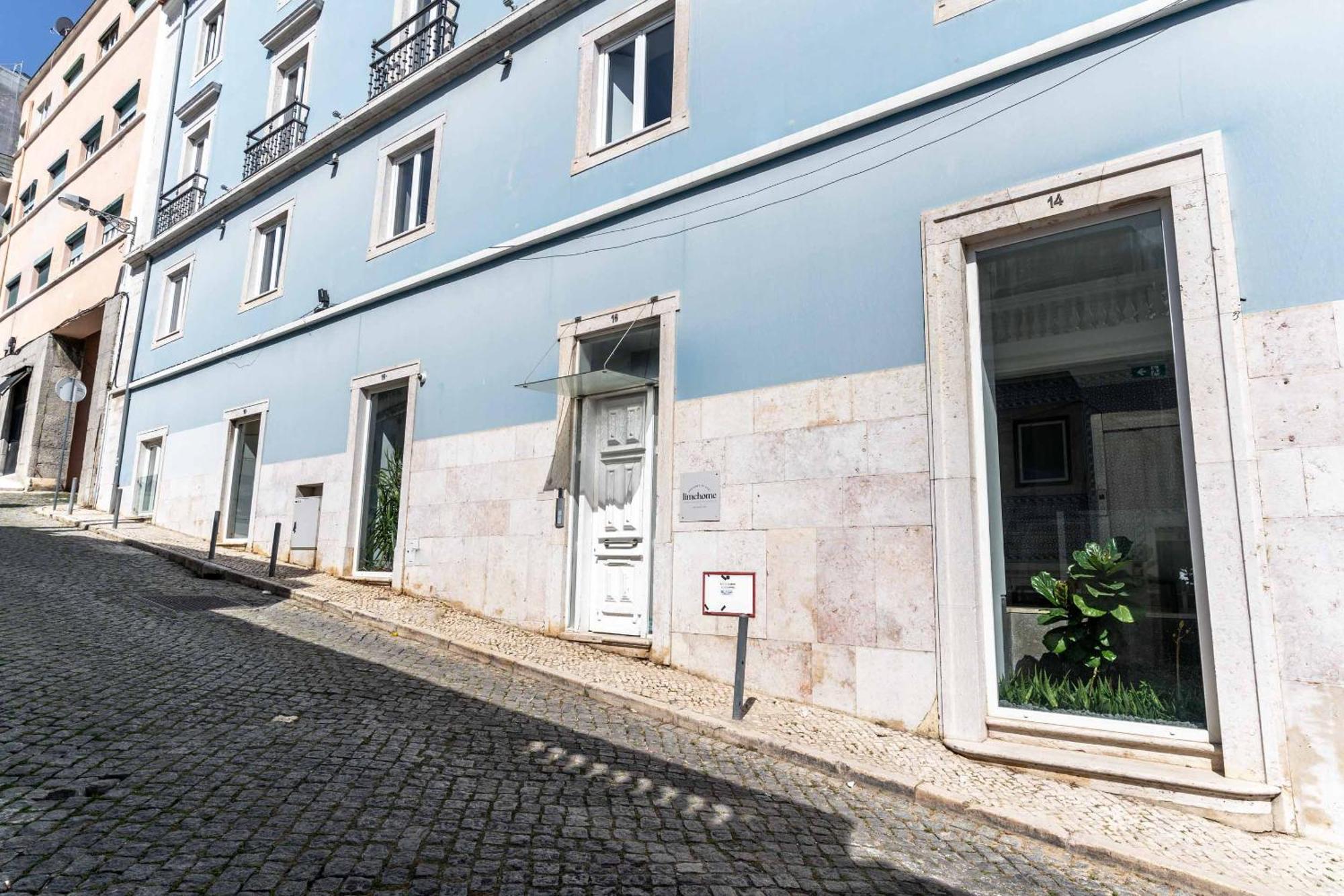 Limehome Lisbon Calcada Do Cardeal מראה חיצוני תמונה