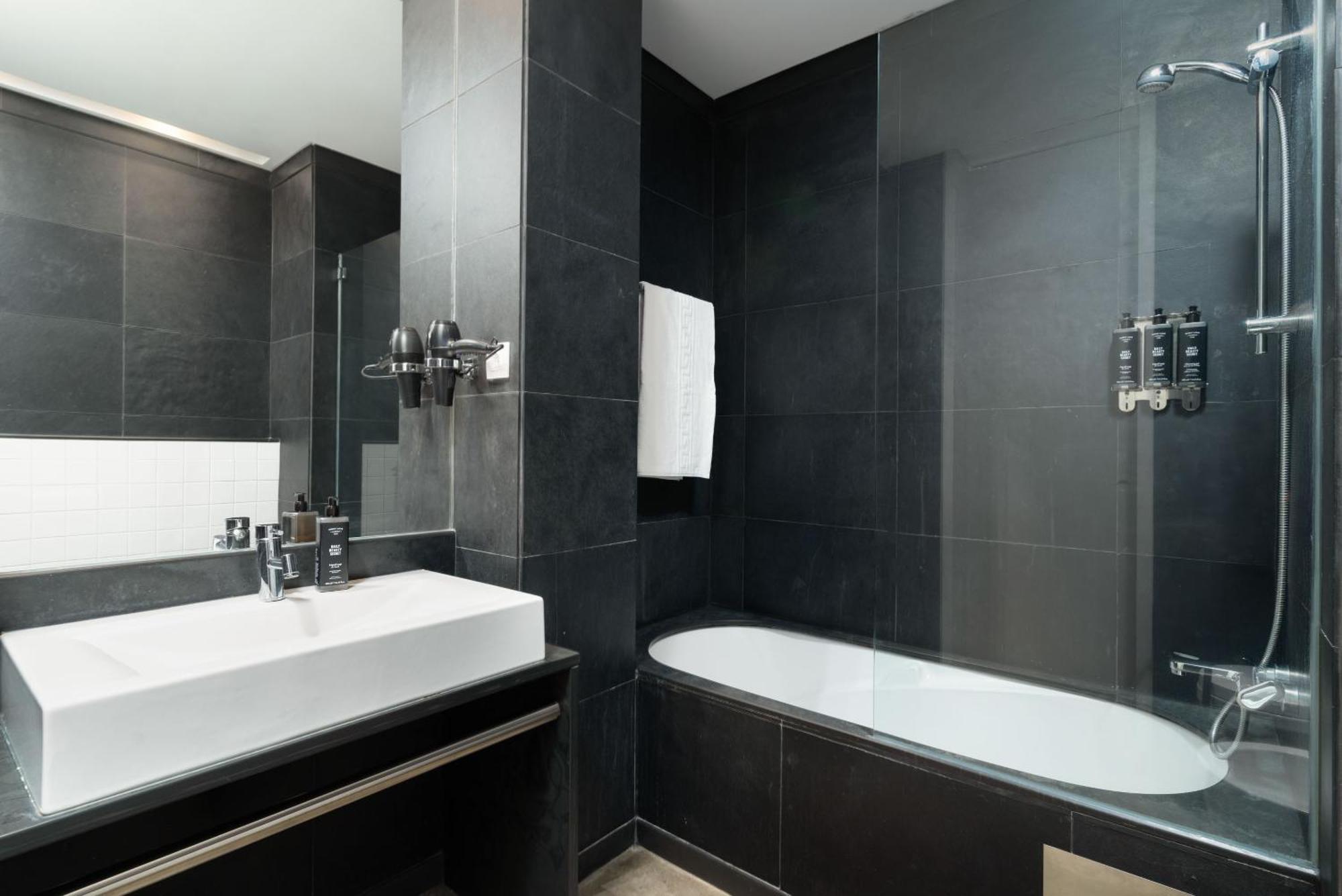 Limehome Lisbon Calcada Do Cardeal מראה חיצוני תמונה