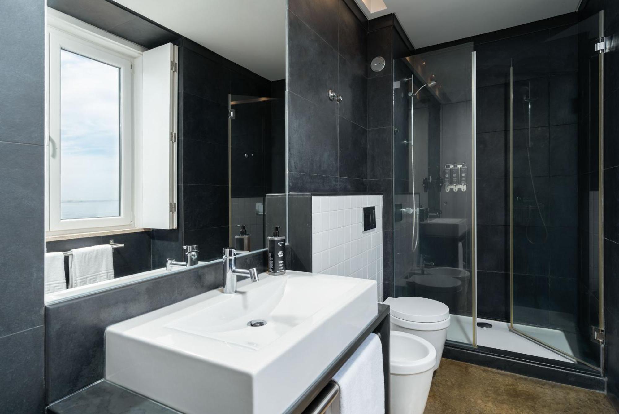 Limehome Lisbon Calcada Do Cardeal מראה חיצוני תמונה